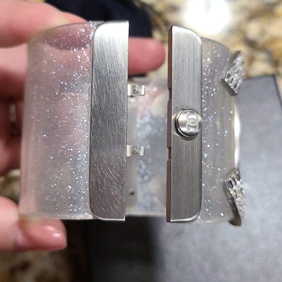 CHANEL Clear Glitter Resin Crystal CC Logo Silver - Picture 9 of 12